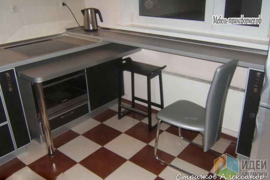 Выкатной столик на кухне из под столешницы